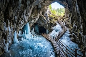 Romania travel insights from real vlogs